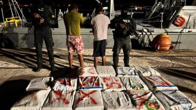 Photo of Detienen dos dominicanos e interceptan lancha con 481 paquetes de presunta cocaína en Barahona
