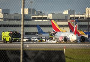 Photo of Cuatro heridos en avión procedente de RD incendiado en aeropuerto de Miami