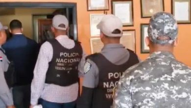 Photo of Realizan allanamientos en busca de mujer que figura en video golpeando niña en Gaspar Hernández